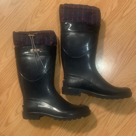 Tommy Hilfiger Rainboot Plaid Navy Blue Size 9 - Picture 2 of 6